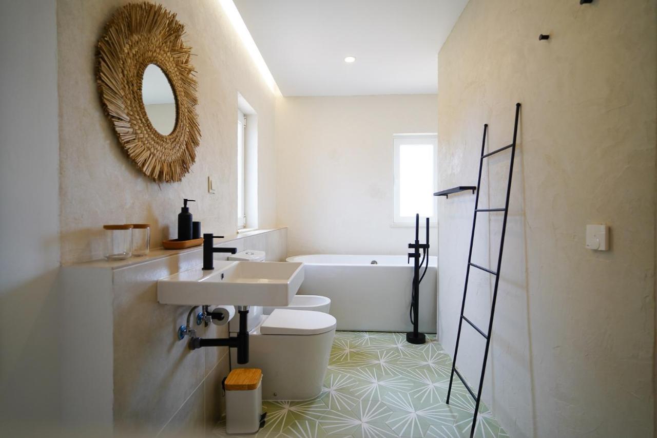 Birds Of Paradise - Boutique Surf Lodge